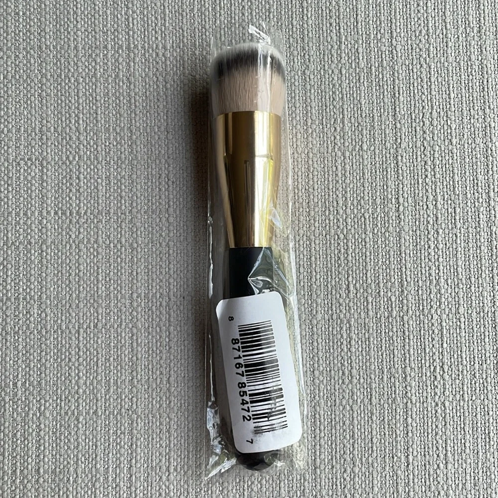 Estee Lauder Foundation Blender Brush - new!